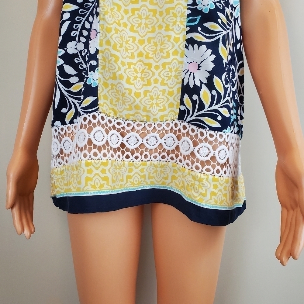 Crown & Ivy floral Sleeveless v-neck blouse - Picture 7 of 10
